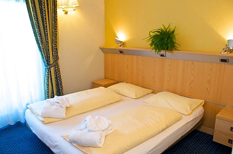 Alexander Charme Hotel