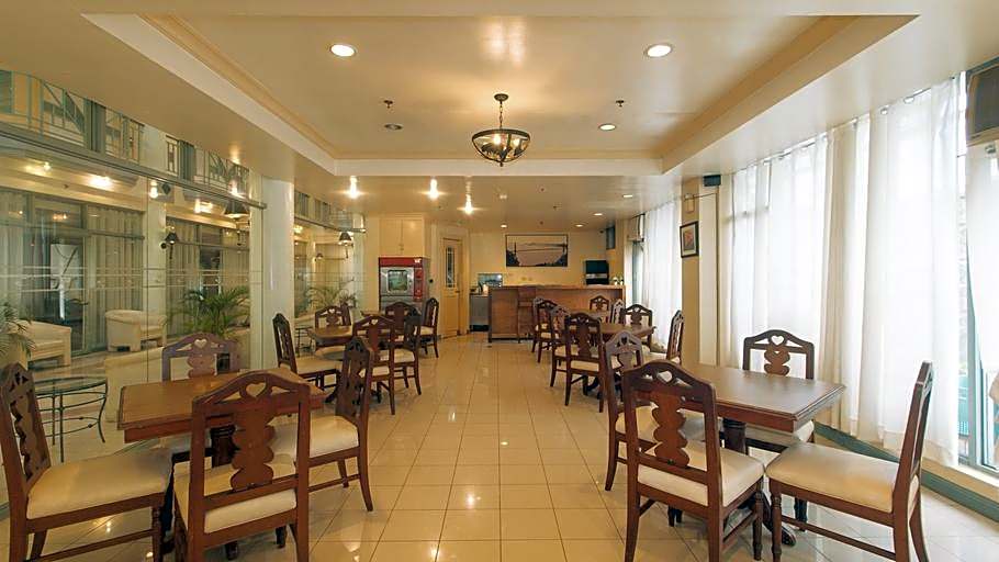 Royal Am Rei Hotel by RedDoorz