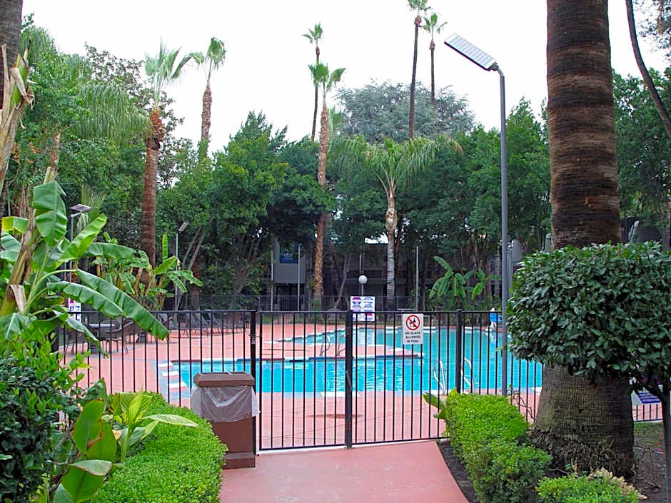 Clarion Hotel Bakersfield North