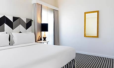 Signature King Suite, top floor with Balcony