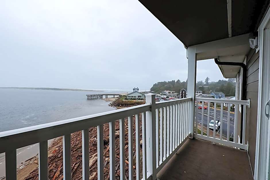 Siletz Bay Beachfront Hotel by OYO Lincoln City