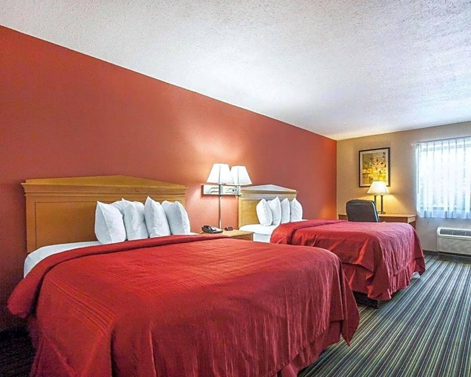 Econo Lodge Inn & Suites