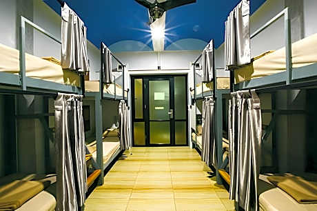 8 Bed Mixed Community Dorm