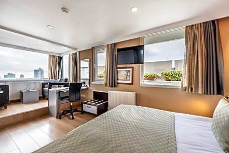 Double Room with Balcony and Sea View