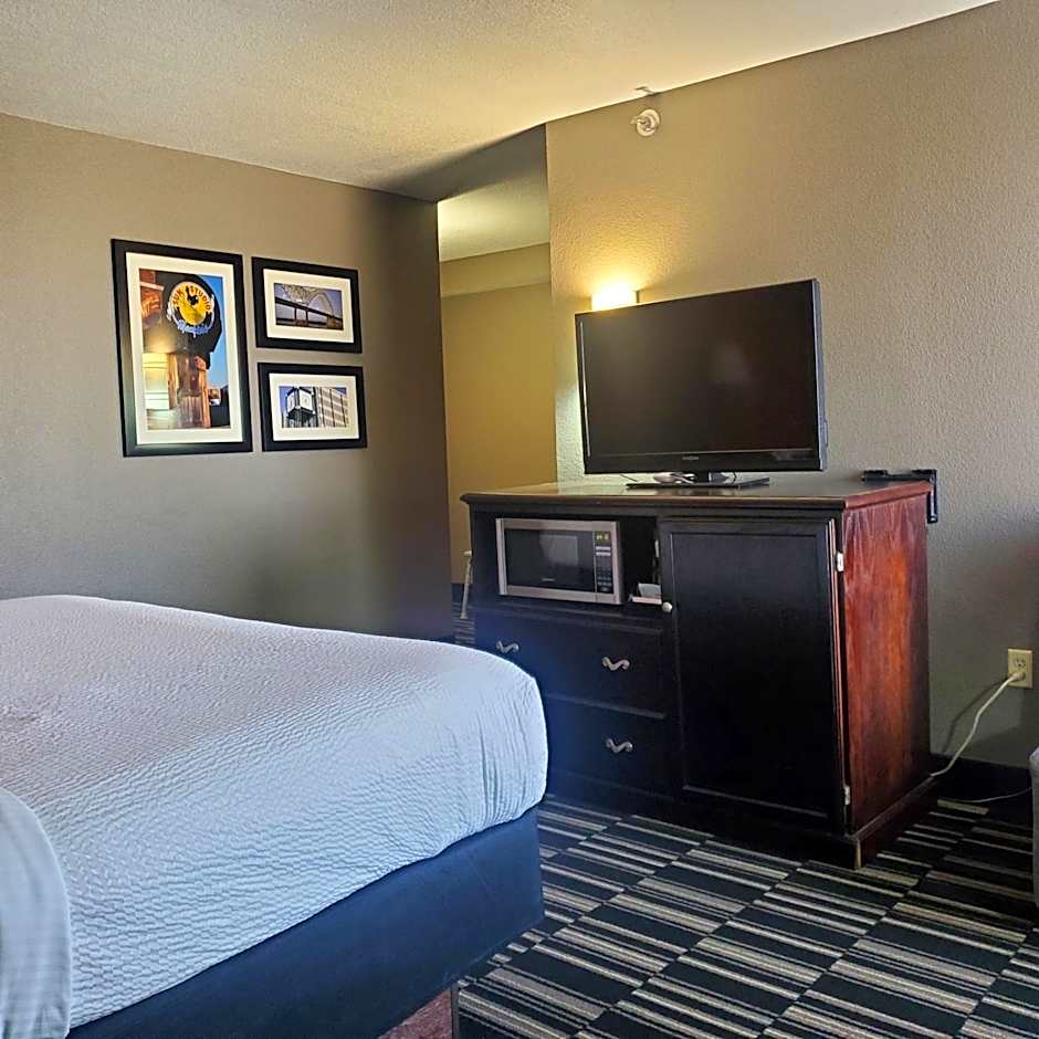 La Quinta Inn & Suites by Wyndham Memphis Airport Graceland