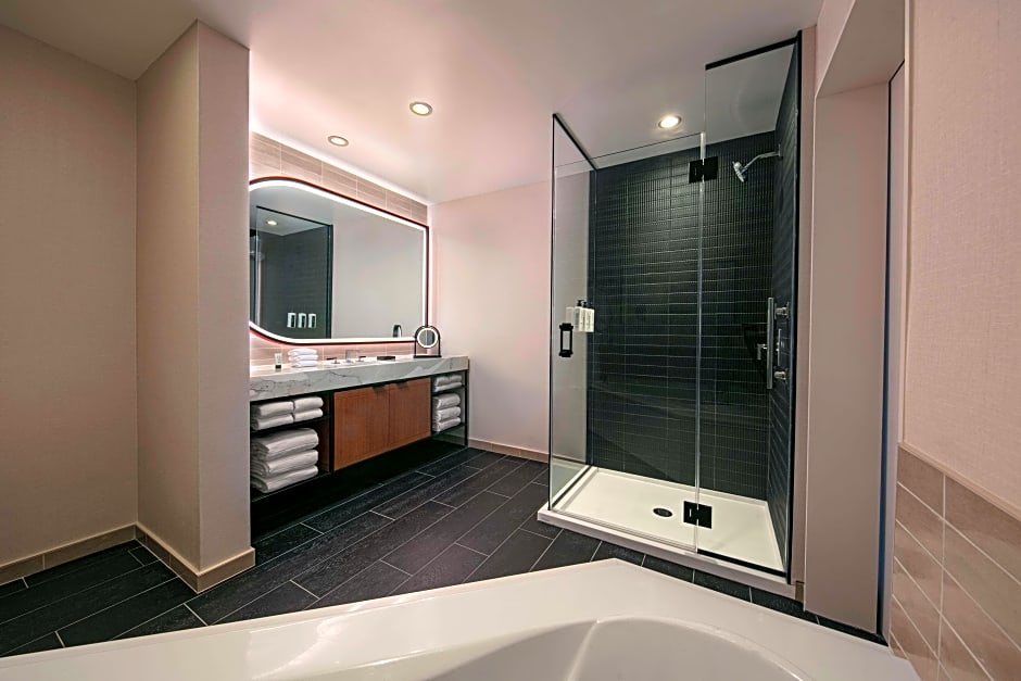 Photo 1 of 4 of Deluxe 1 King Bed, Mobility Accessible, Bathtub