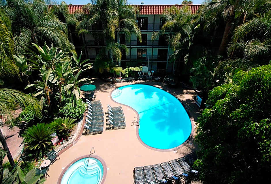 Buena Park Grand Hotel & Suites