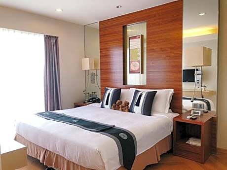 Deluxe Two-Bedroom Apartment