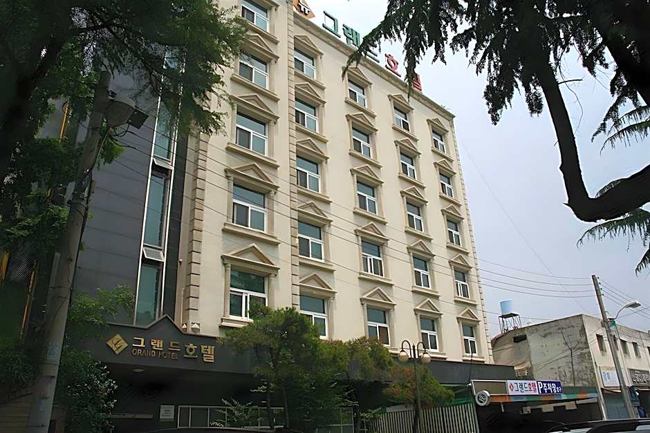 New Grand Hotel