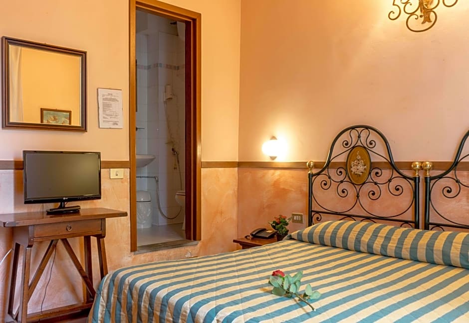 Hotel Monica