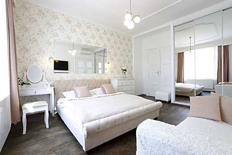 Premium Apartment with Castle View