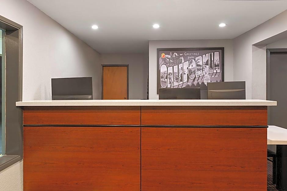 Super 8 by Wyndham Fort Bragg