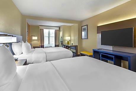 Queen Suite with Two Queen Beds