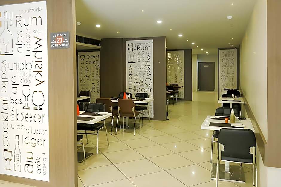 Itsy Hotels N Square