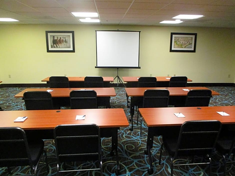 Days Inn & Suites by Wyndham Sam Houston Tollway