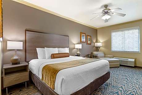 Best Western Plus Crown Colony Inn & Suites