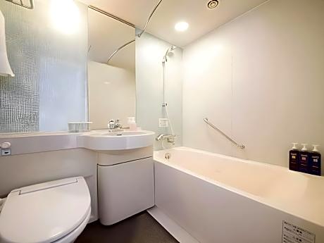 Corner Twin - Smoking