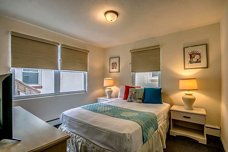 Daytona Inn and Suites