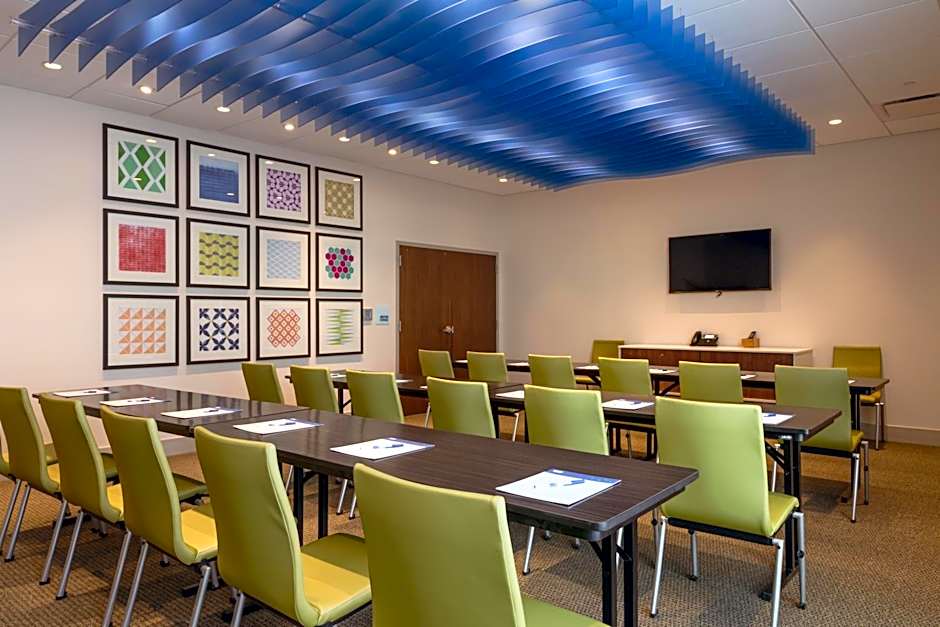 Holiday Inn Express and Suites Tulsa Downtown - Arts District By IHG