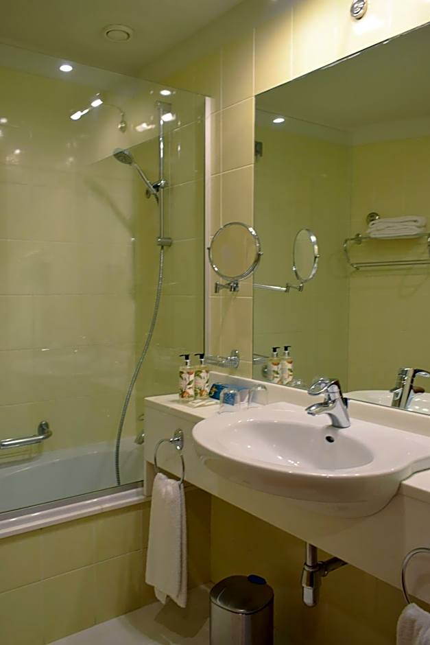 Madeira Regency Cliff- Adults Only