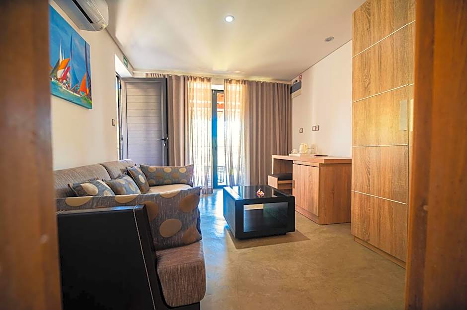 Toparadis Guest House