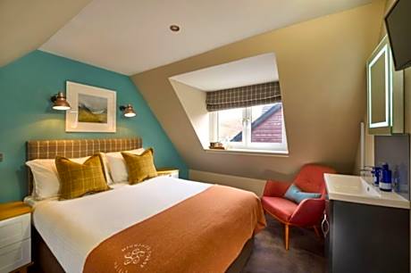 Cozy Double (Located on 1st Floor, Private Shower Room on Ground Floor)