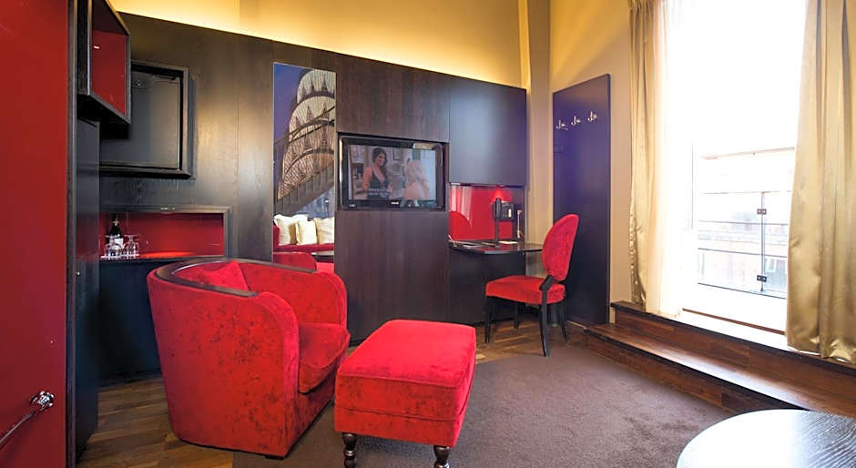 Home Hotel Folketeateret