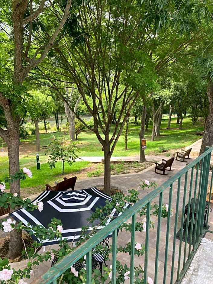 Horseshoe Riverside Lodge