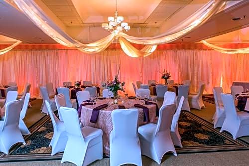 DoubleTree by Hilton Hotel Raleigh - Brownstone - University – Raleigh, NC