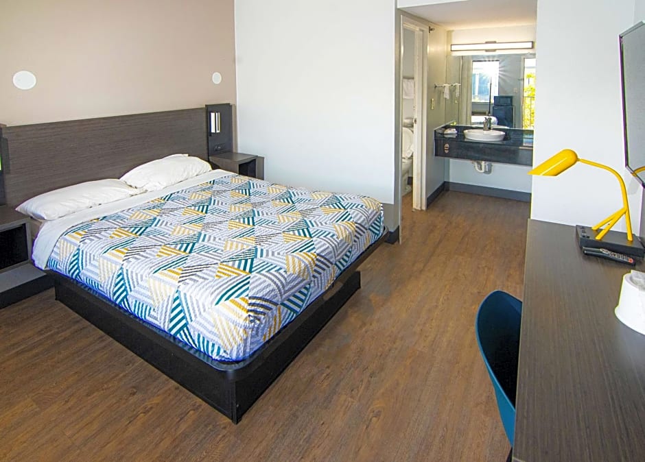 Motel 6-Lantana, FL