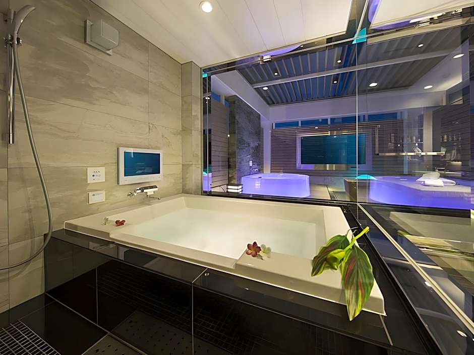 Hotel In The Green (Adult Only)