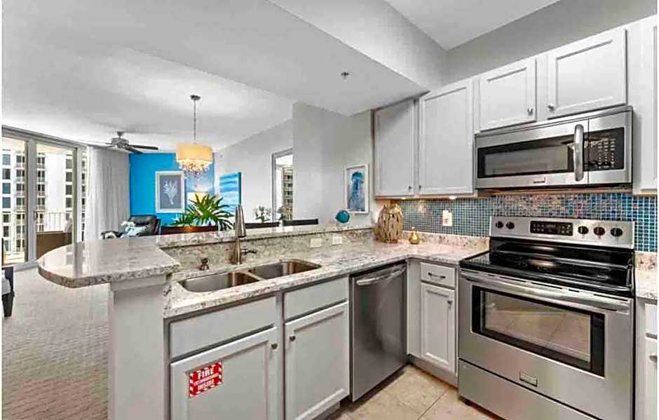 Pink Sunsets at the Palms of Destin Across from Beach, Heated Pool Shuttle & Dining