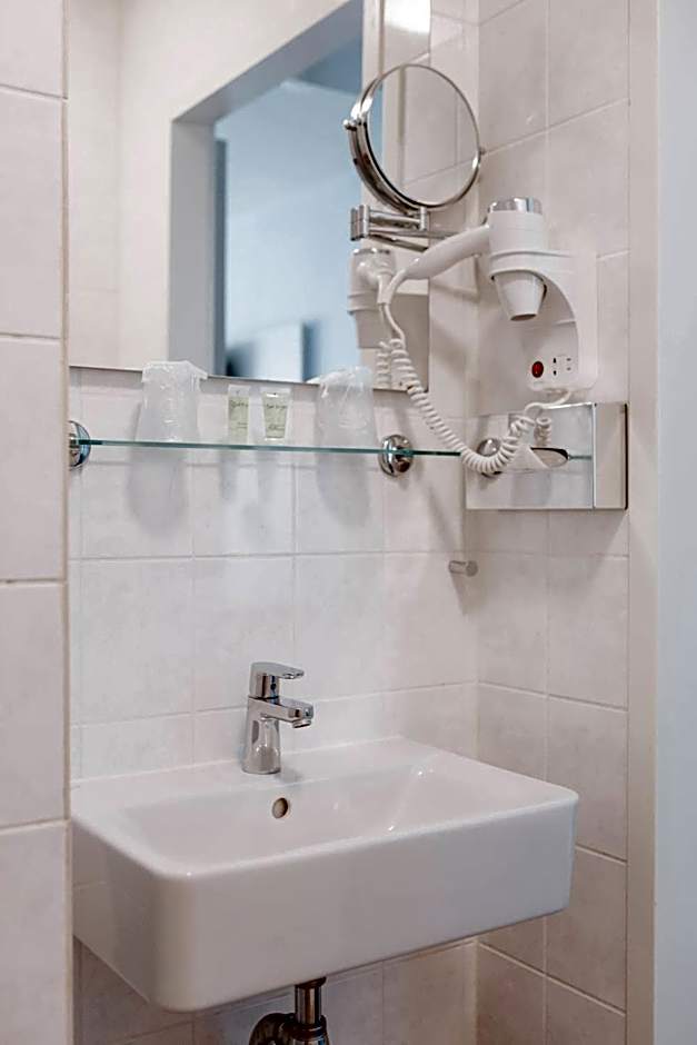 Rotterdam Teleport Hotel