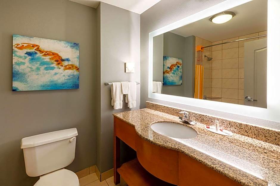 La Quinta Inn & Suites by Wyndham Bridgeport