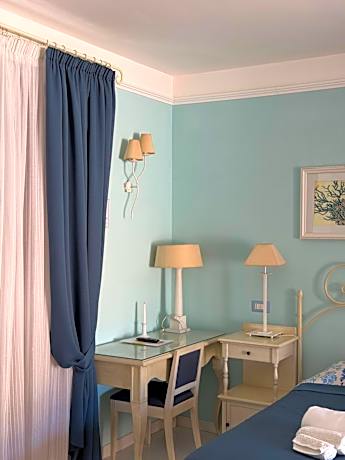Studio (3 Adults)