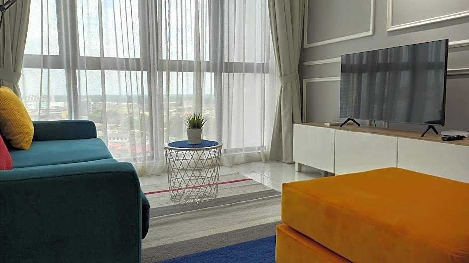 Zulanie Suite Troika Residence, SPACIOUS AND COZY WITH POOL, Free Wifi & Netflix in Golden Triangle of Kota Bharu