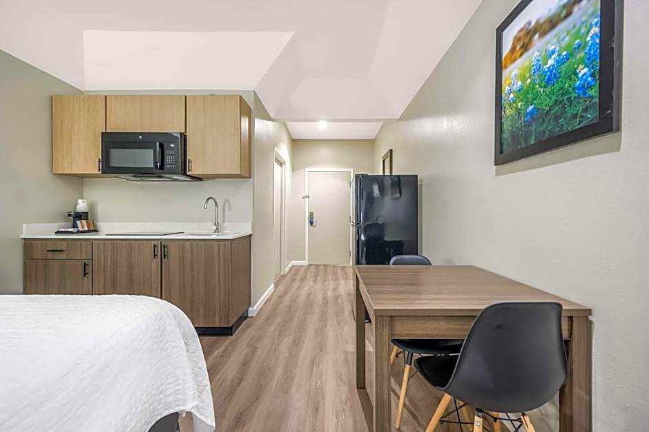 SureStay Studio by Best Western Conroe Downtown