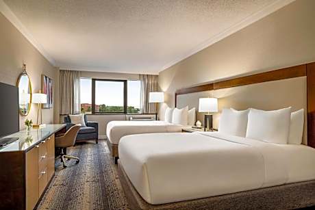 Standard Queen Room with Two Queen Beds and Mobility Accessible Tub