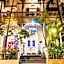 Marreros Guest Mansion - Adult Only