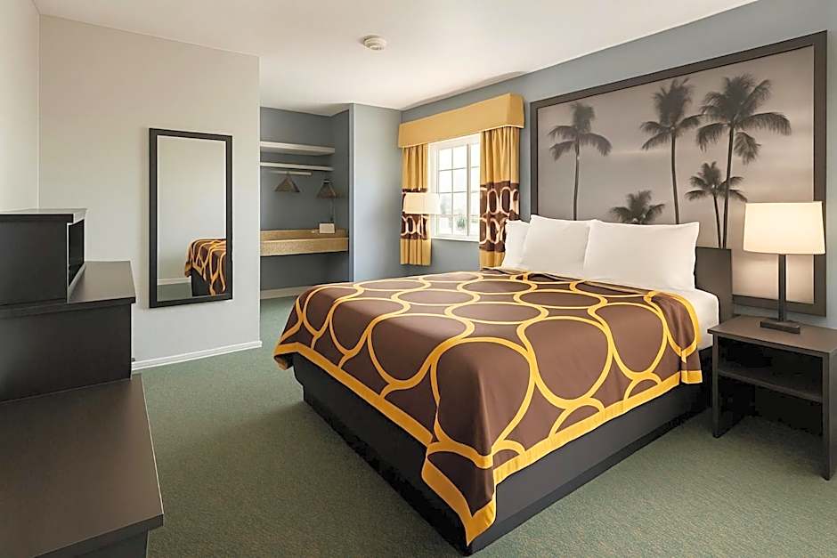 Super 8 by Wyndham Bakersfield South CA