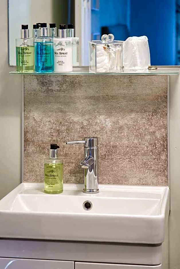 The Cambridge Guest House by Tas