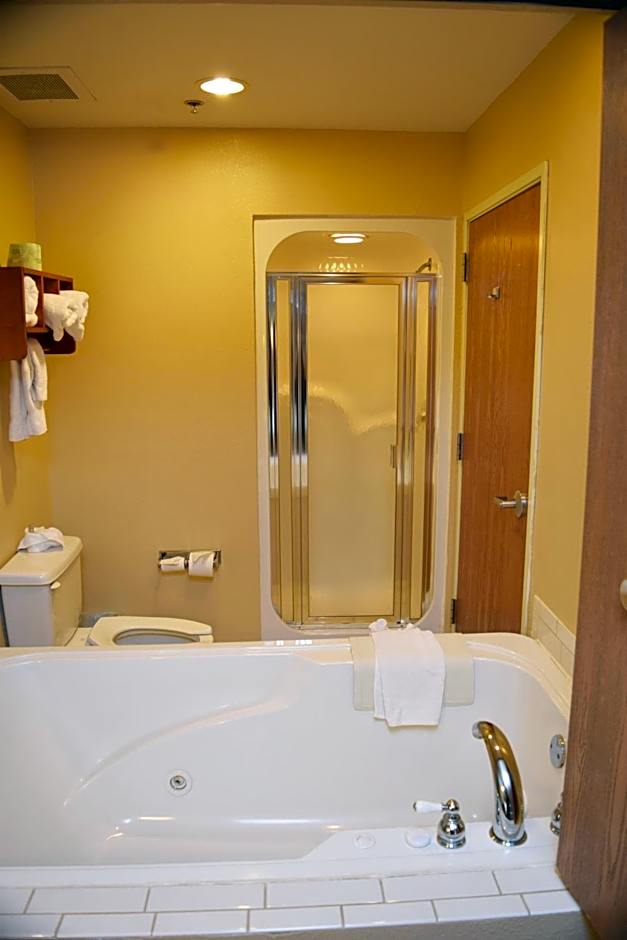 Beachfront Hotel Houghton Lake