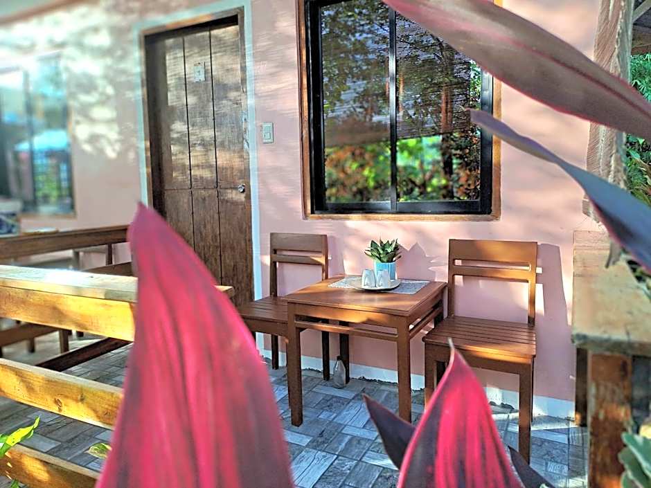 NoBi's Inn, Port Barton