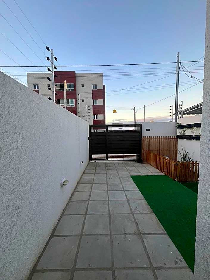 Casa completa há 10 minutos da praia