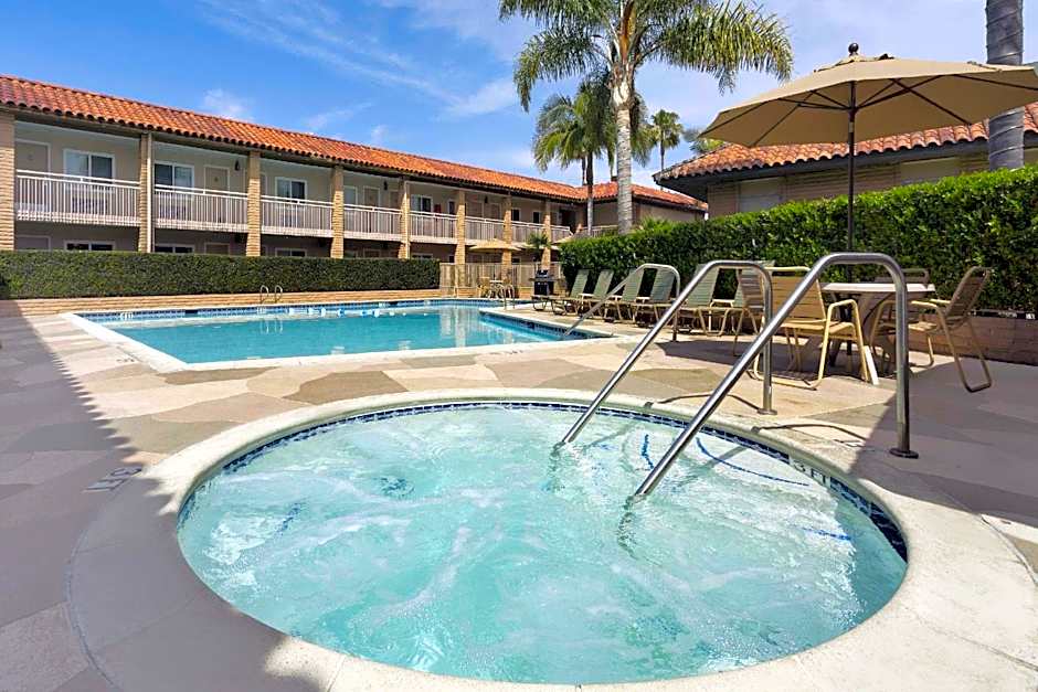 Travelodge by Wyndham Orange County Airport/ Costa Mesa