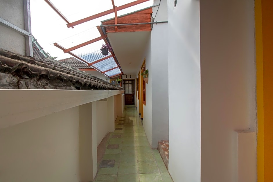 SPOT ON 3218 Bee Palm Family Syariah