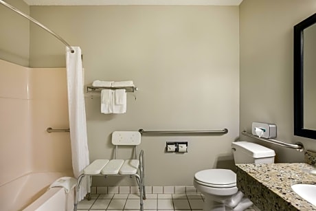 Efficiency Queen Suite with Tub - Disability Access/Non Smoking