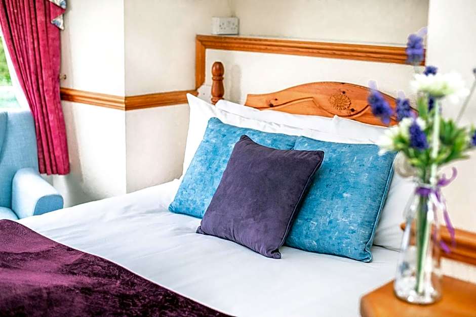 Trivelles Waterhall Country Gatwick Hotel & airport parking