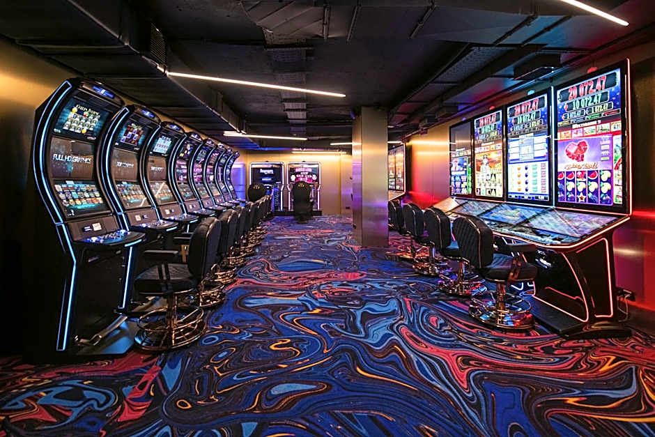 City Park Hotel by CHM