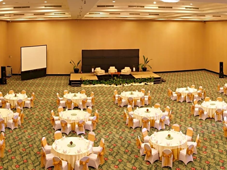 Sintesa Peninsula Hotel